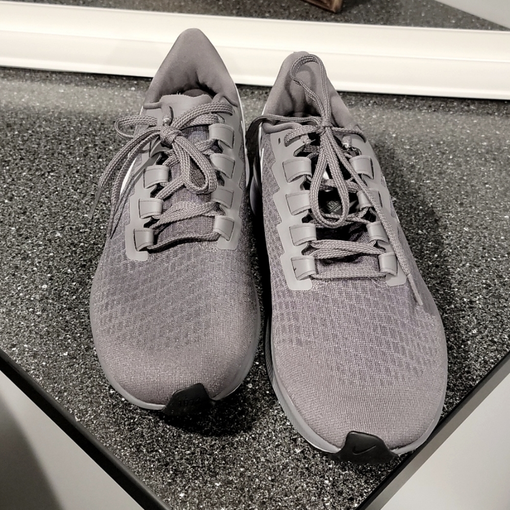 Nike women's Zoom Pegasus 37 size 9